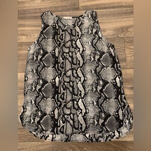 Loveappealla ladies tank top. Size: M.  Snake print.
